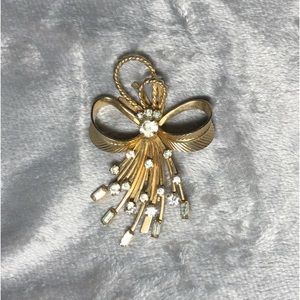 Sarah Coventry Vintage Pin